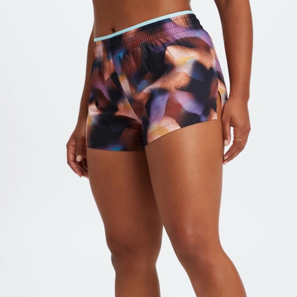 Fabletics Breathe Mid-Rise Run Short L Meltdown /Crystal Wave/Reflective Silver